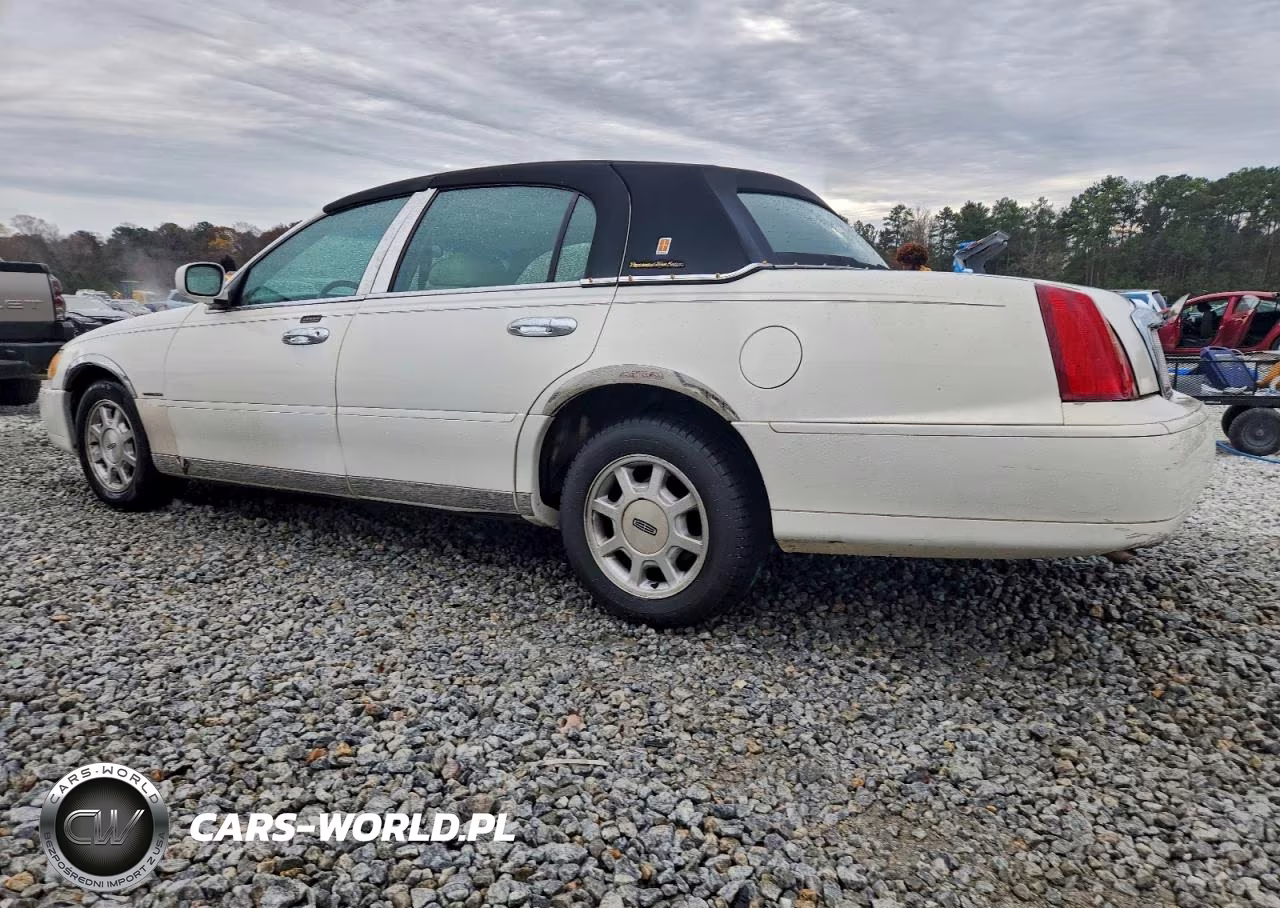 2000 Lincoln Town Car Signature VIN:1LNHM82W5YY864154 - 2