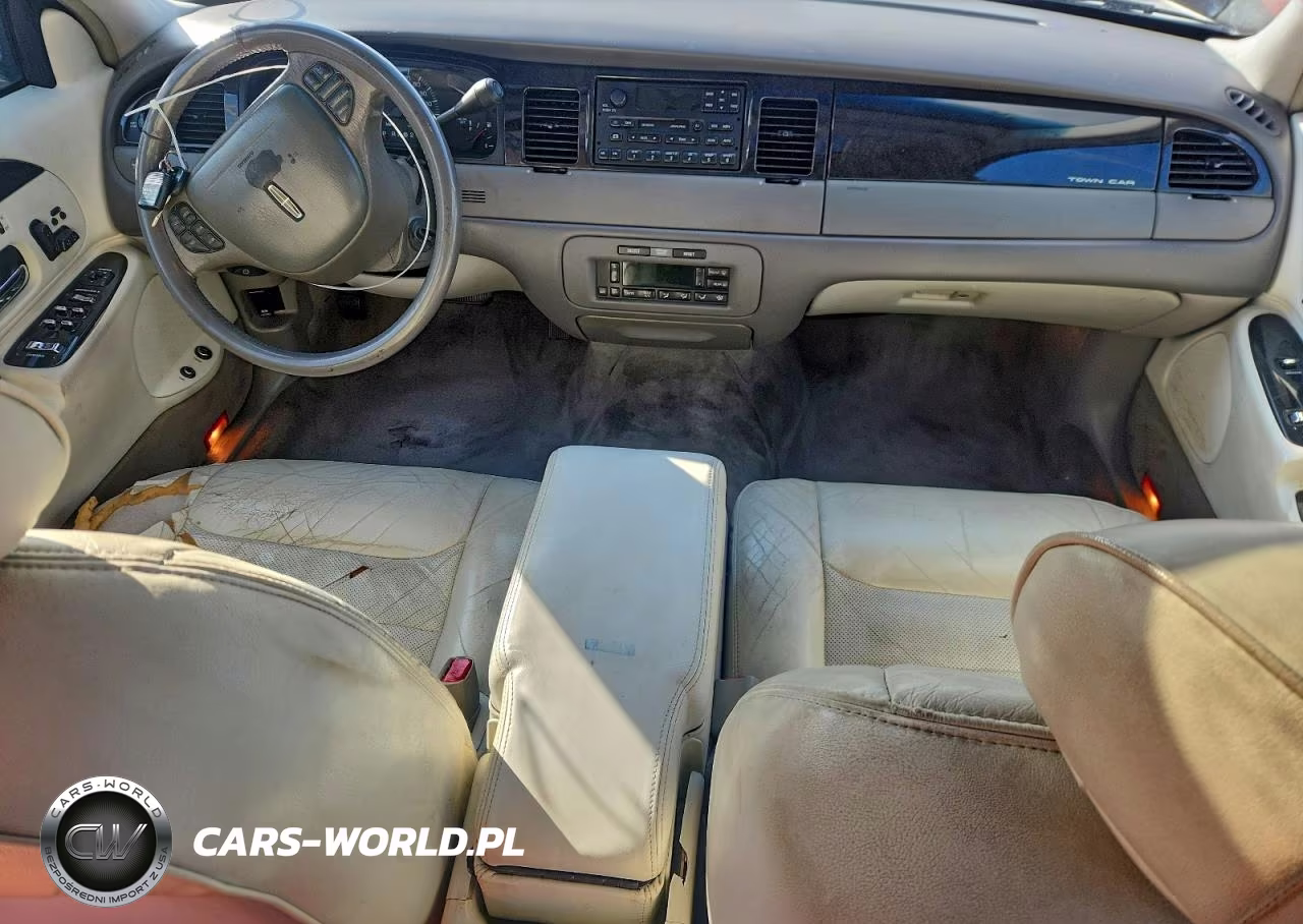 2000 Lincoln Town Car Signature VIN:1LNHM82W5YY864154 - 8