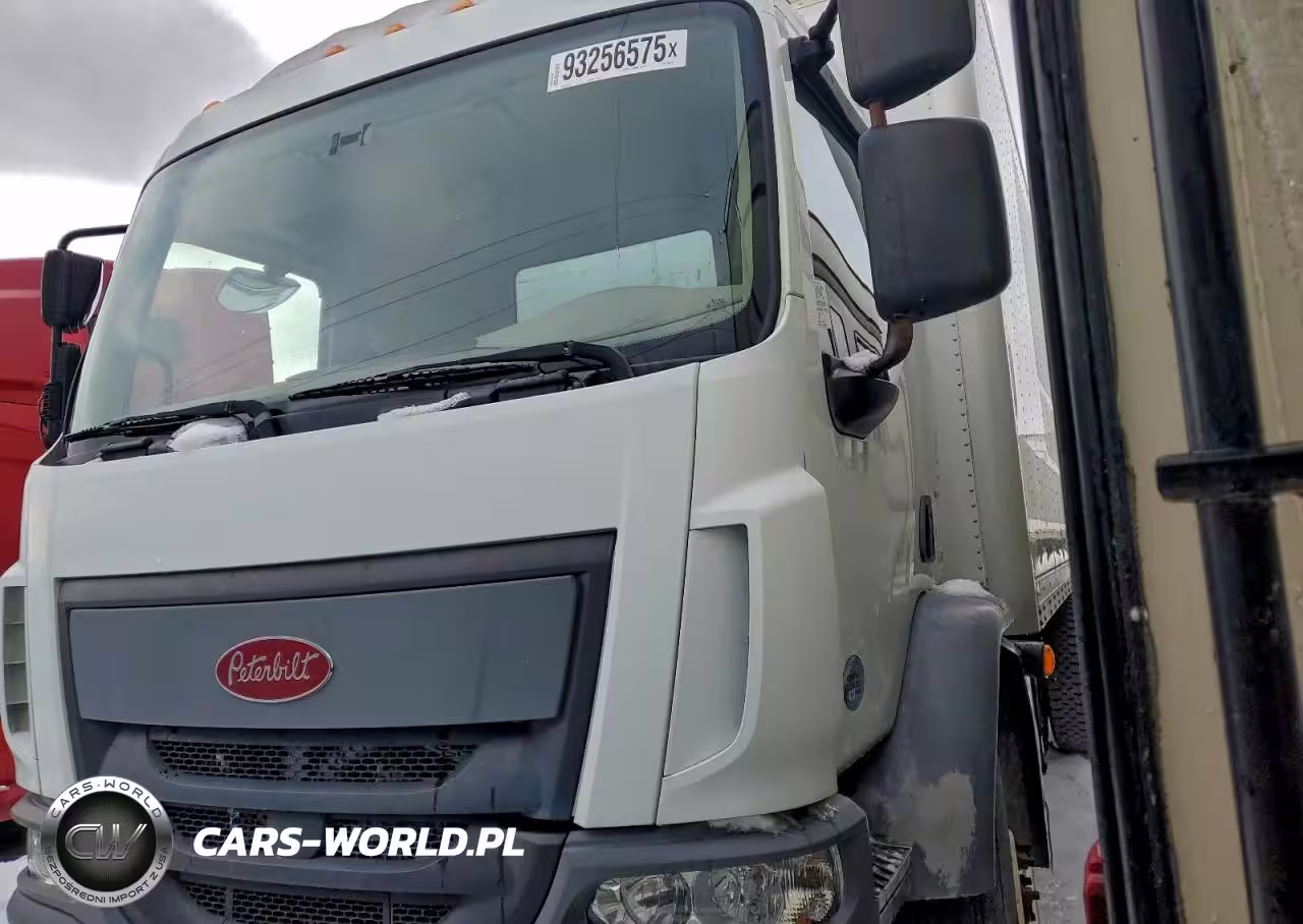 2016 Peterbilt 220 Box Truck