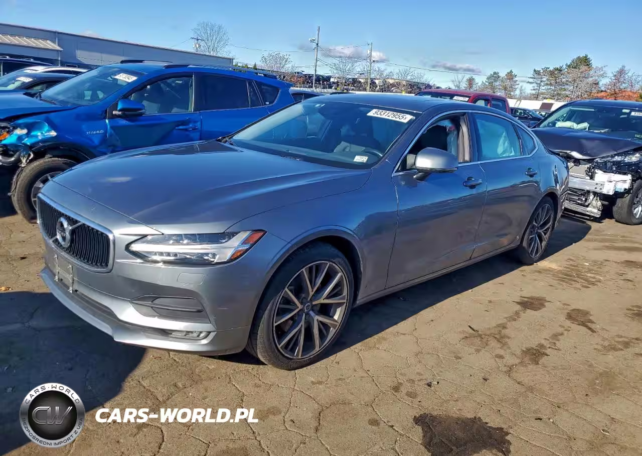 2018 Volvo S90 T5 Momentum
