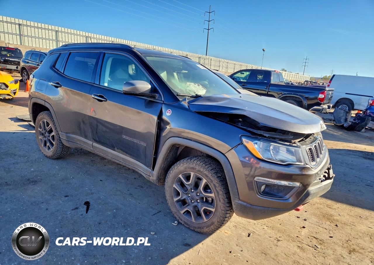2019 Jeep Compass Trailhawk VIN:3C4NJDDBXKT721504 - 4