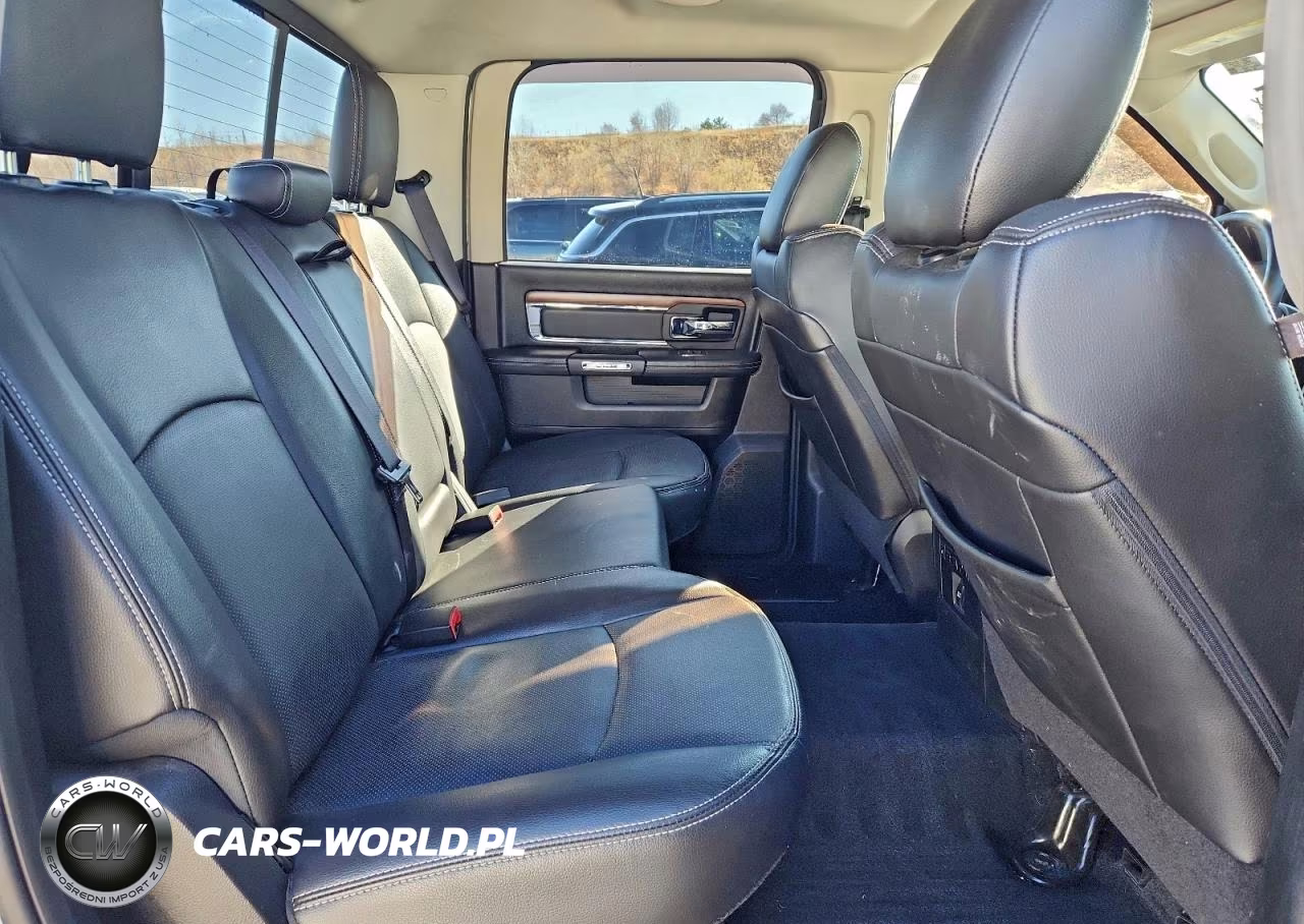 2016 Ram 1500 Laramie VIN:1C6RR7NT7GS250558 - 10