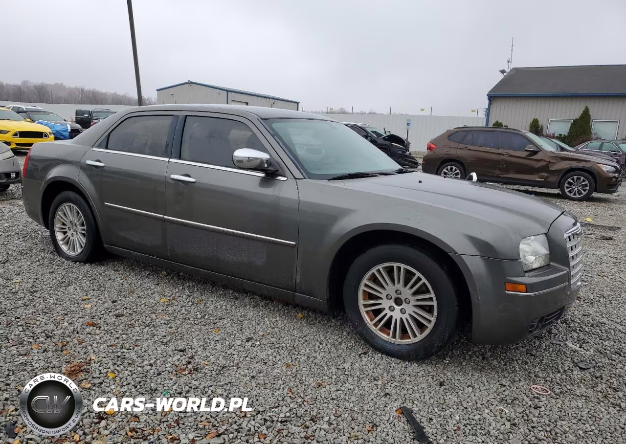 2010 Chrysler 300 Touring VIN:2C3CA5CVXAH155090 - 4