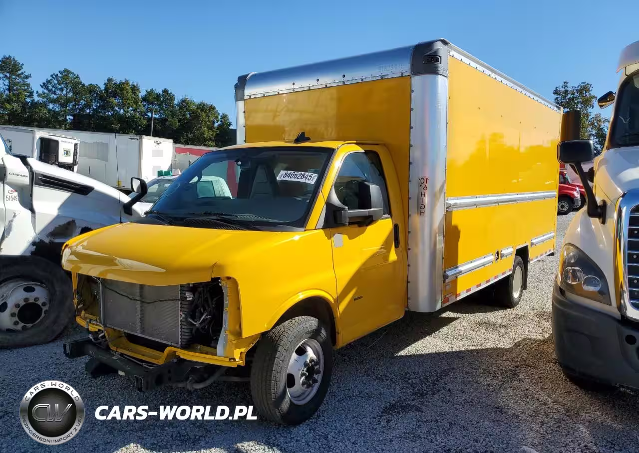 2023 GMC Savana Cut - Box Truck