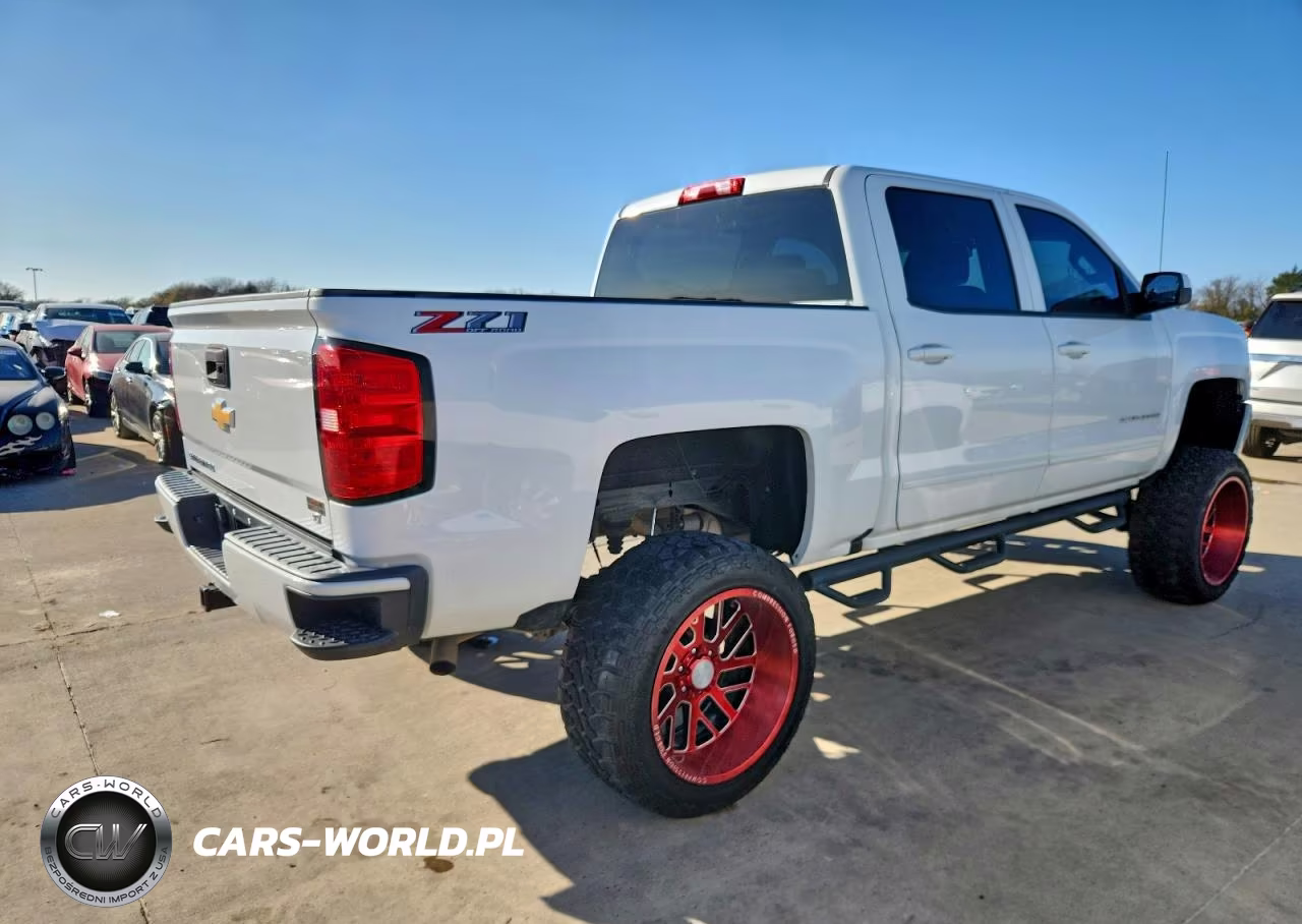 2018 Chevrolet Silverado K1500 Lt VIN:3GCUKREC1JG316944 - 3