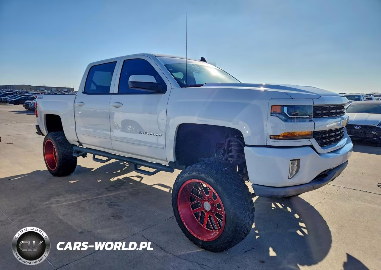 2018 Chevrolet Silverado K1500 Lt VIN:3GCUKREC1JG316944 - 4