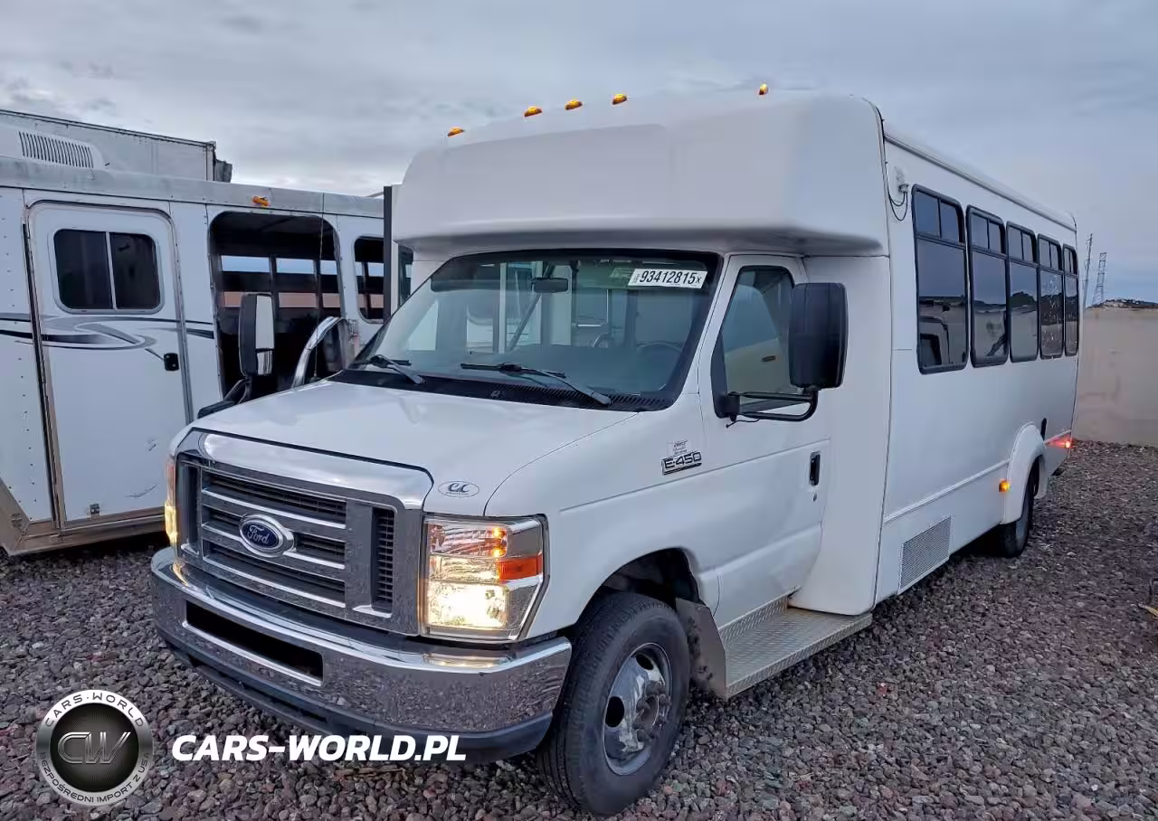 2016 Ford Econoline E450 Super Duty Cutaway Van