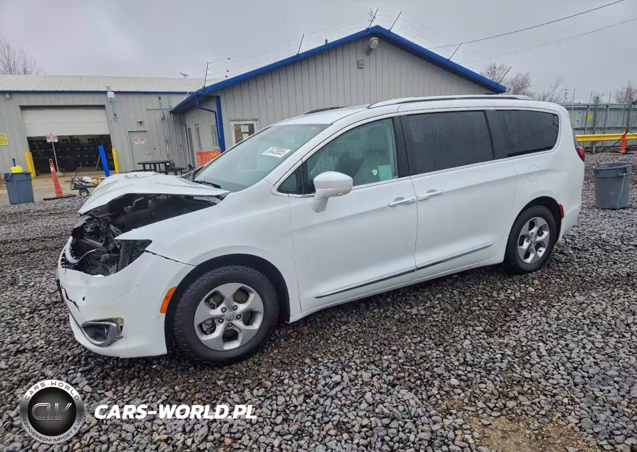 2017 Chrysler Pacifica Touring L Plus