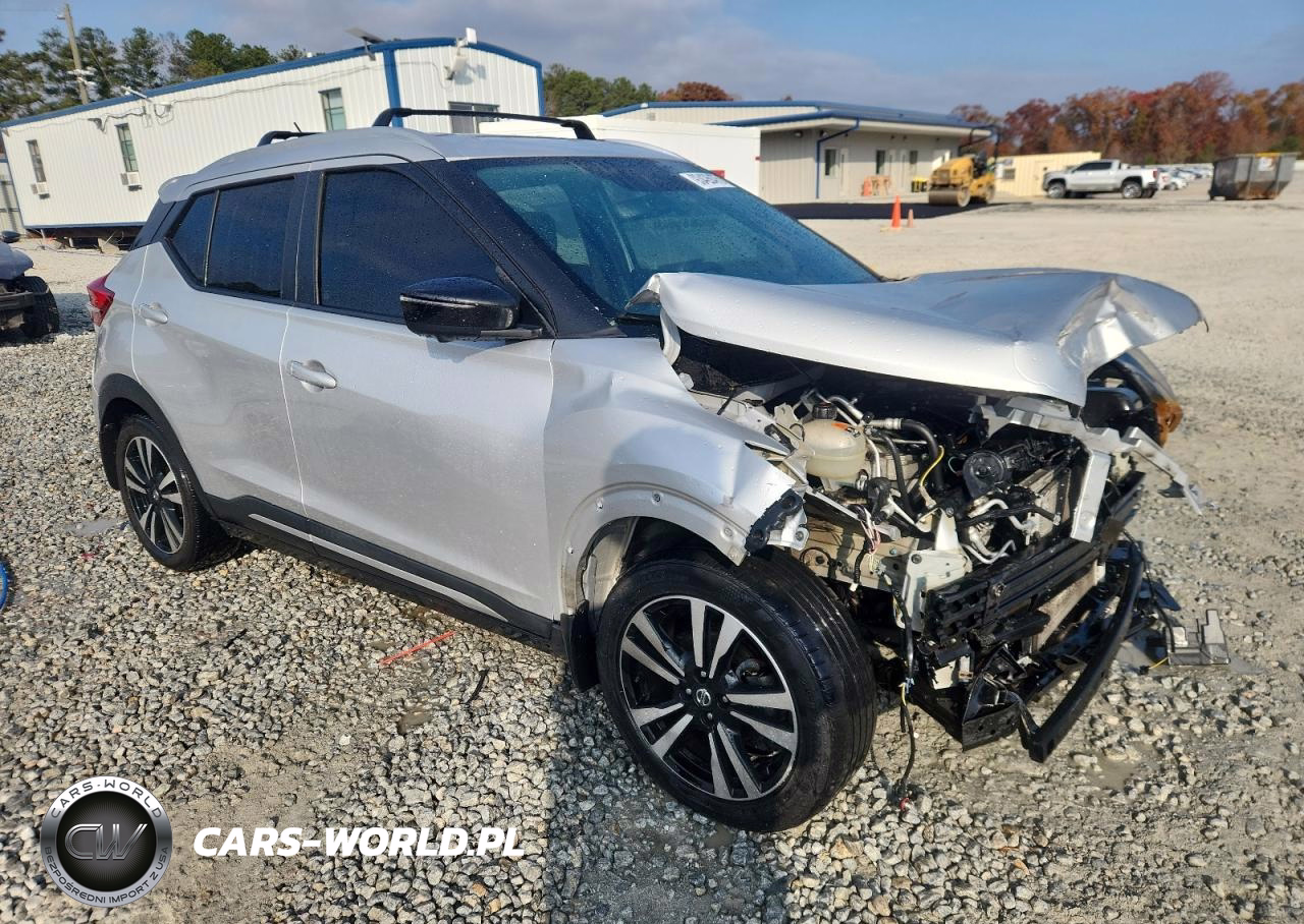 2018 Nissan Kicks Sr VIN:3N1CP5CU9JL534853 - 4