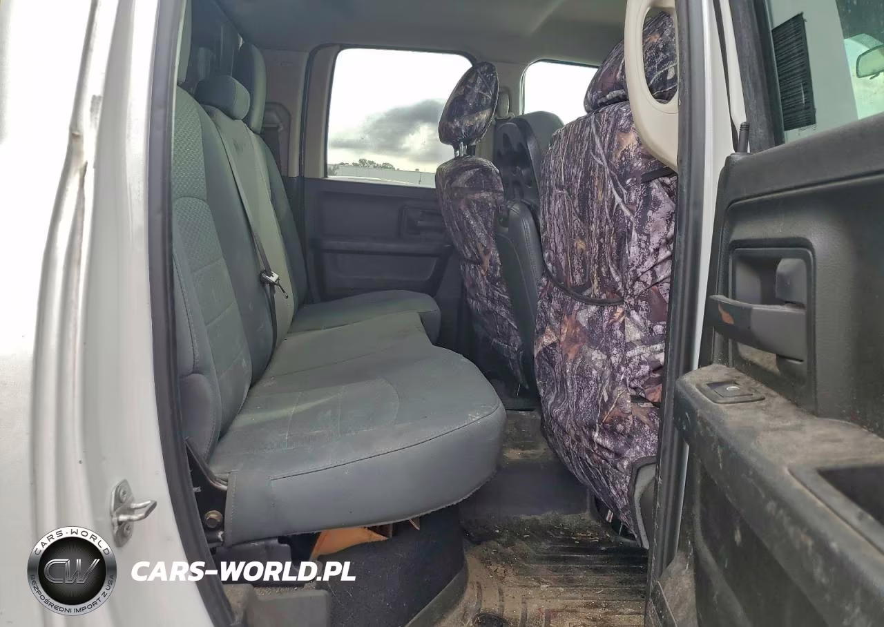 2019 Ram 1500 Classic Tradesman VIN:1C6RR7FG5KS568866 - 10