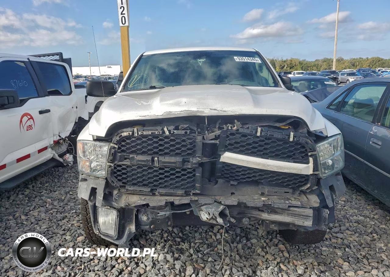 2019 Ram 1500 Classic Tradesman VIN:1C6RR7FG5KS568866 - 5