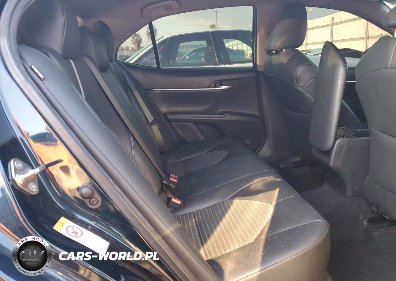 2019 Toyota Camry L VIN:4T1B11HK4KU738649 - 10