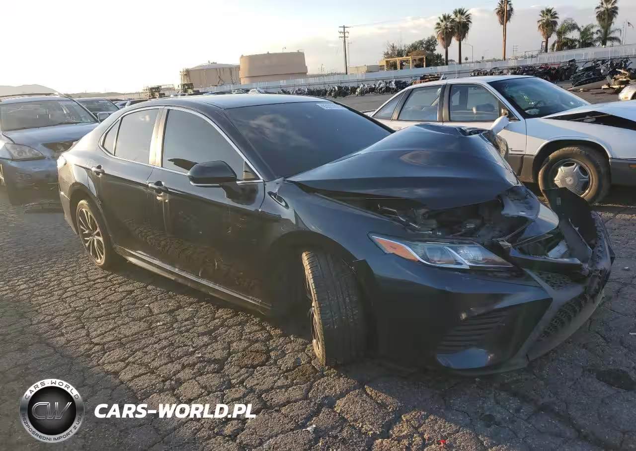 2019 Toyota Camry L VIN:4T1B11HK4KU738649 - 4