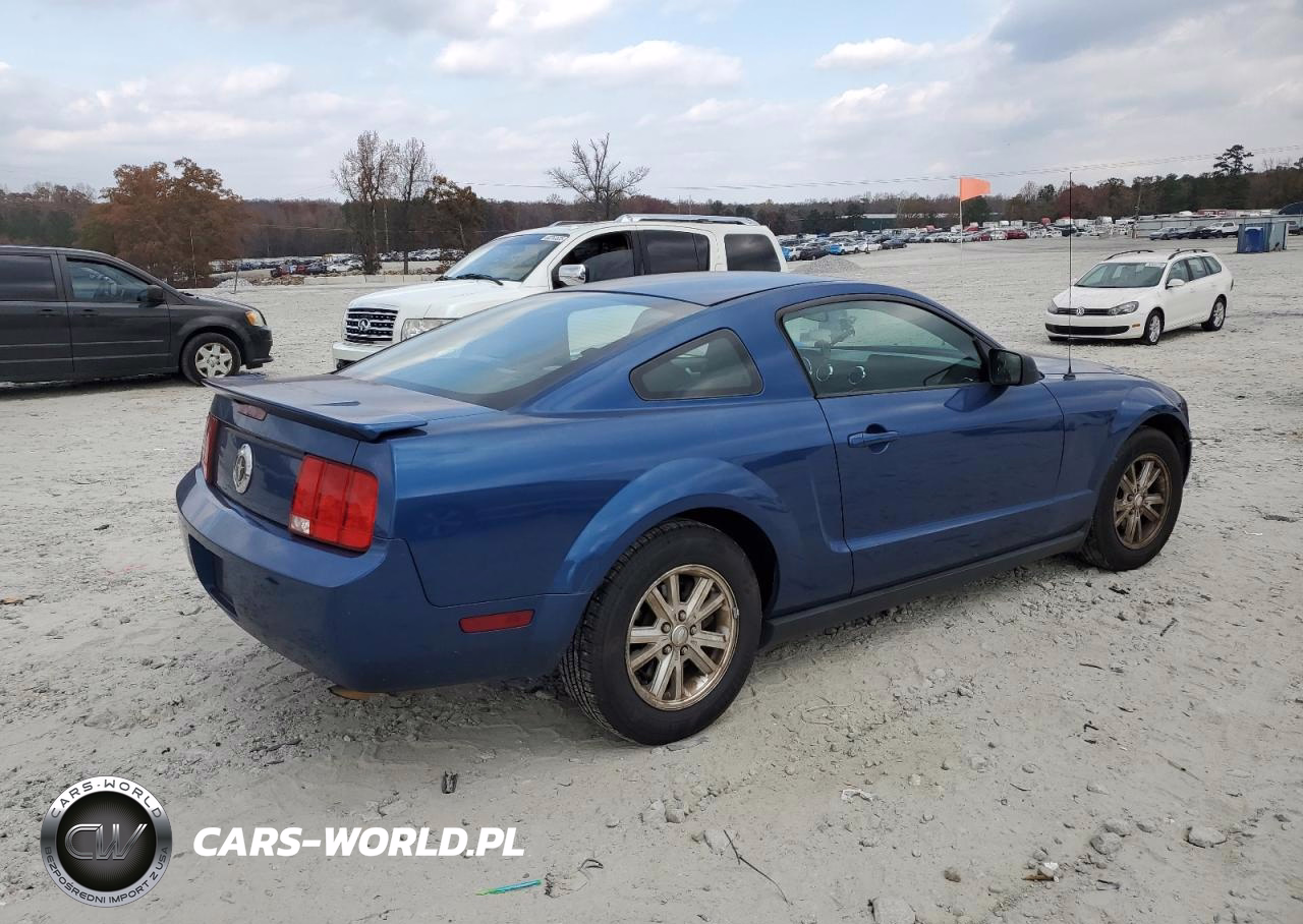 2007 Ford Mustang VIN:1ZVFT80N875370330 - 3
