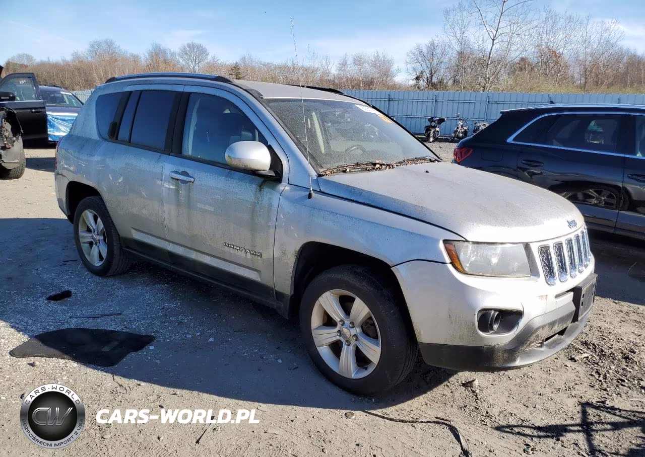 2014 Jeep Compass Latitude VIN:1C4NJDEB9ED532674 - 4