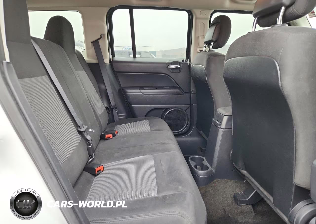 2015 Jeep Patriot Latitude VIN:1C4NJPFB9FD349745 - 10