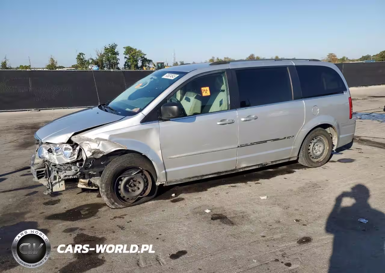 2010 Chrysler Town & Country Lx