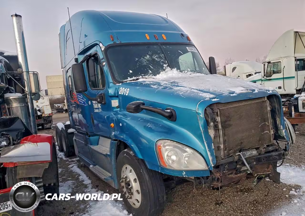 2013 Freightliner Cascadia 125 Semi Truck