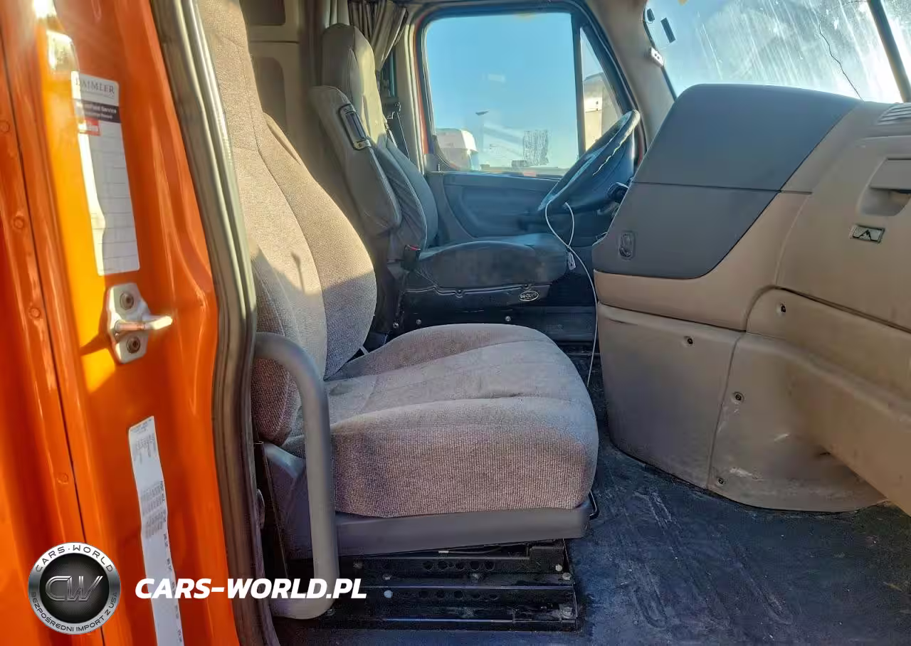 2016 Freightliner Cascadia 125 Semi Truck VIN:3AKJGLDR0GSGX9576 - 5