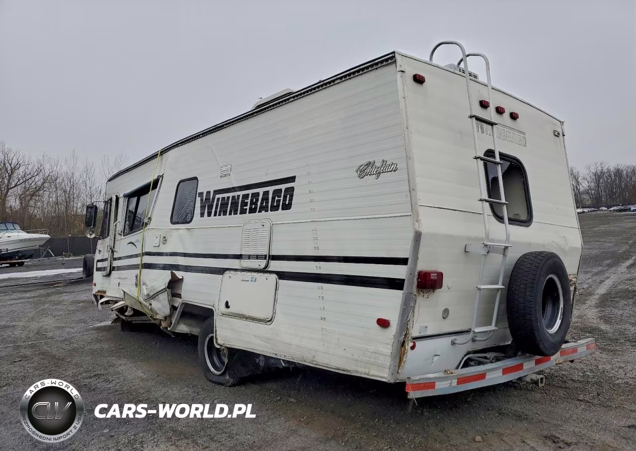 1982 Winnebago Chieftain Recreational Vehicle VIN:1GBJP37W4C3315113 - 3