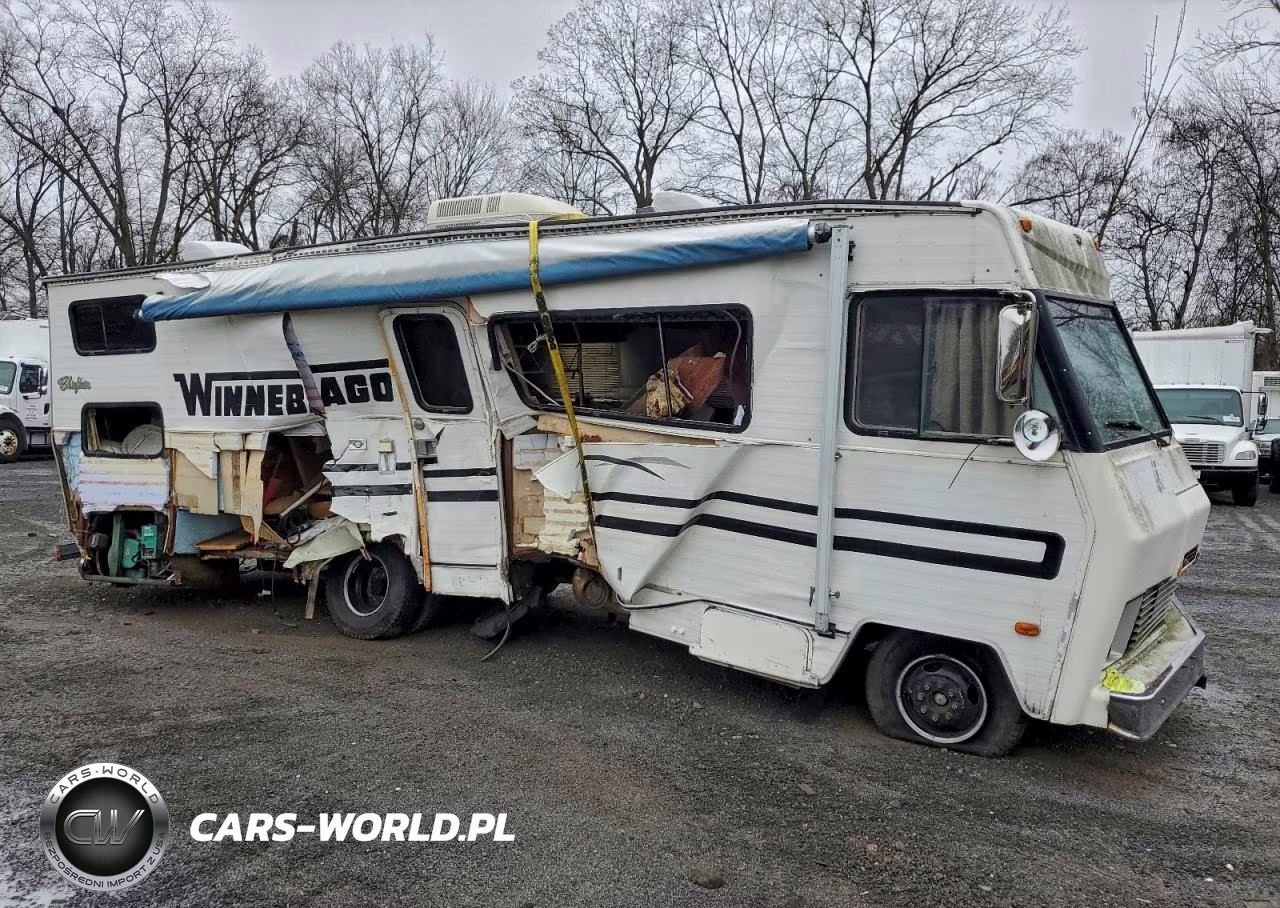 1982 Winnebago Chieftain Recreational Vehicle VIN:1GBJP37W4C3315113 - 9