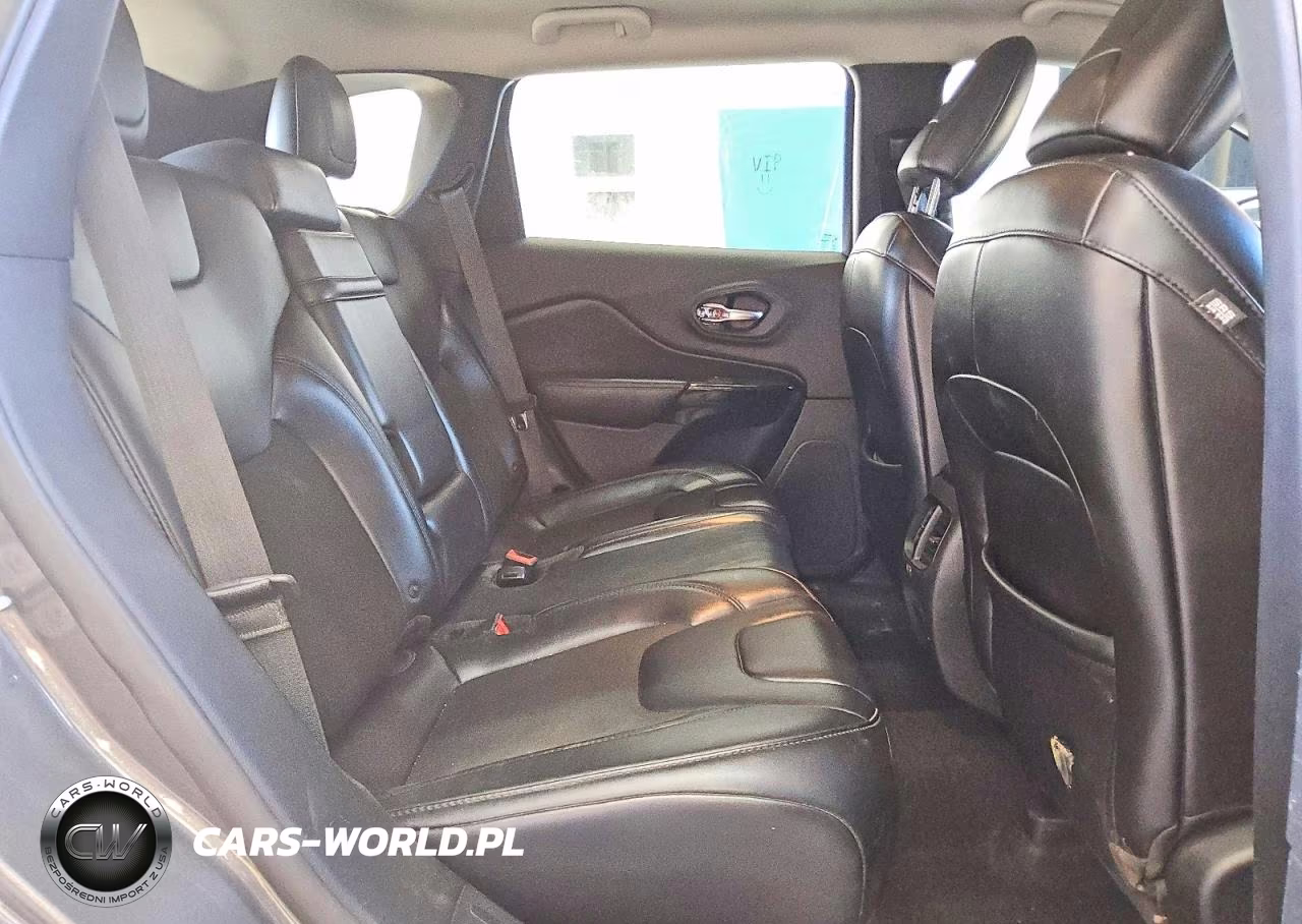 2019 Jeep Cherokee Latitude Plus VIN:1C4PJMLN4KD293746 - 11