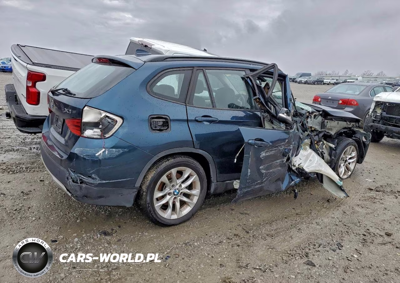 2015 BMW X1 xDrive28I VIN:WBAVL1C51FVY24950 - 3