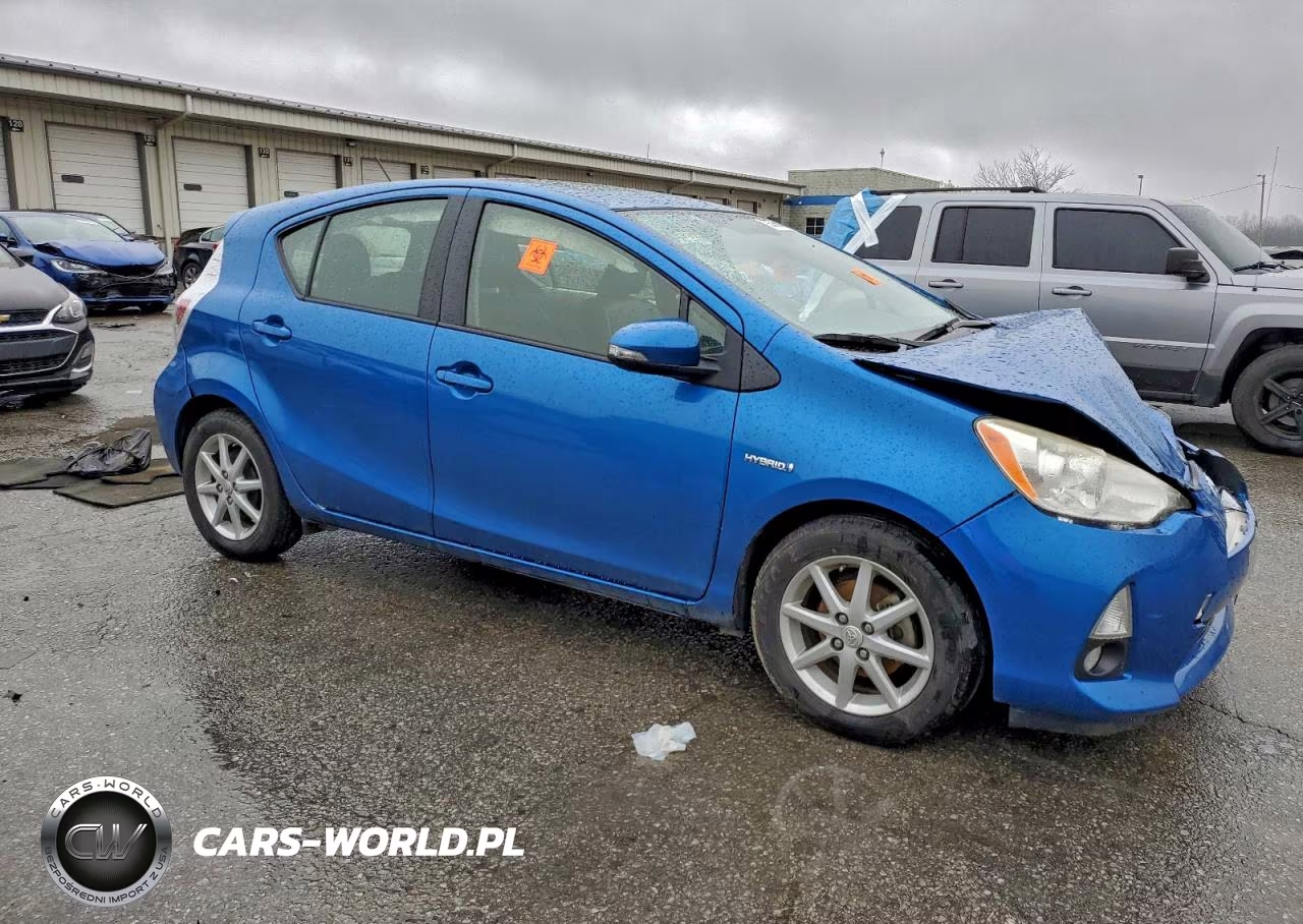 2013 Toyota Prius VIN:JTDKDTB36D1035924 - 4
