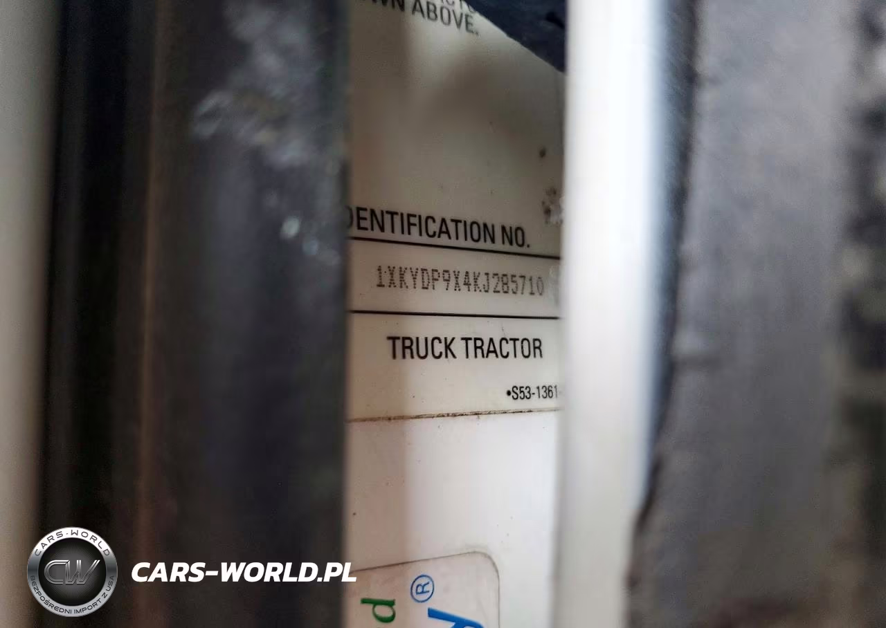 2019 Kenworth T680 Semi Truck VIN:1XKYDP9X4KJ285710 - 10