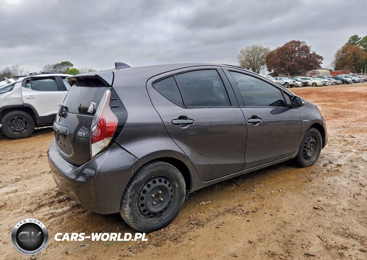 2015 Toyota Prius C VIN:JTDKDTB3XF1578471 - 3