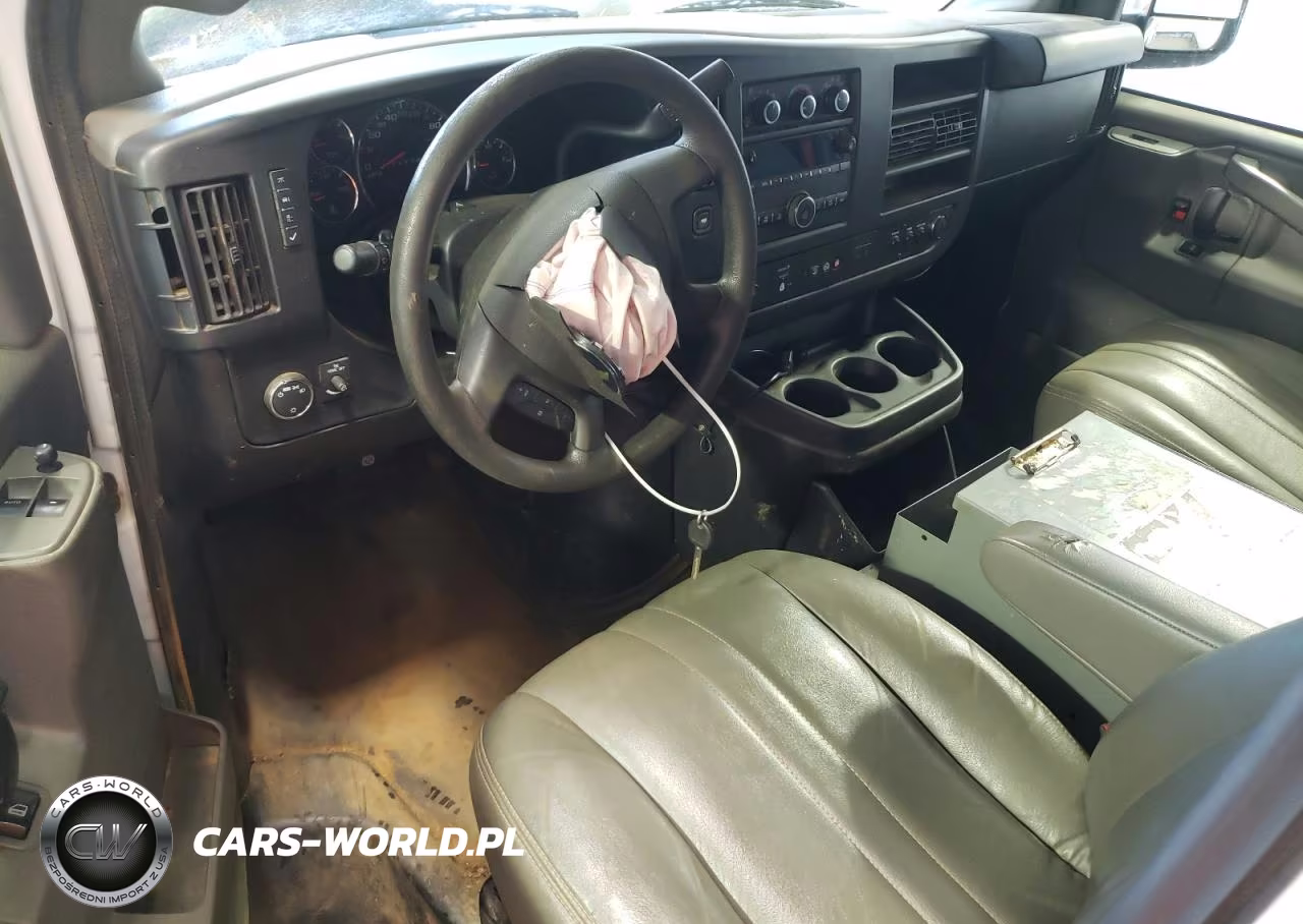 2019 Chevrolet Express Utility - Service Van VIN:1GCWGAFP4K1352883 - 8