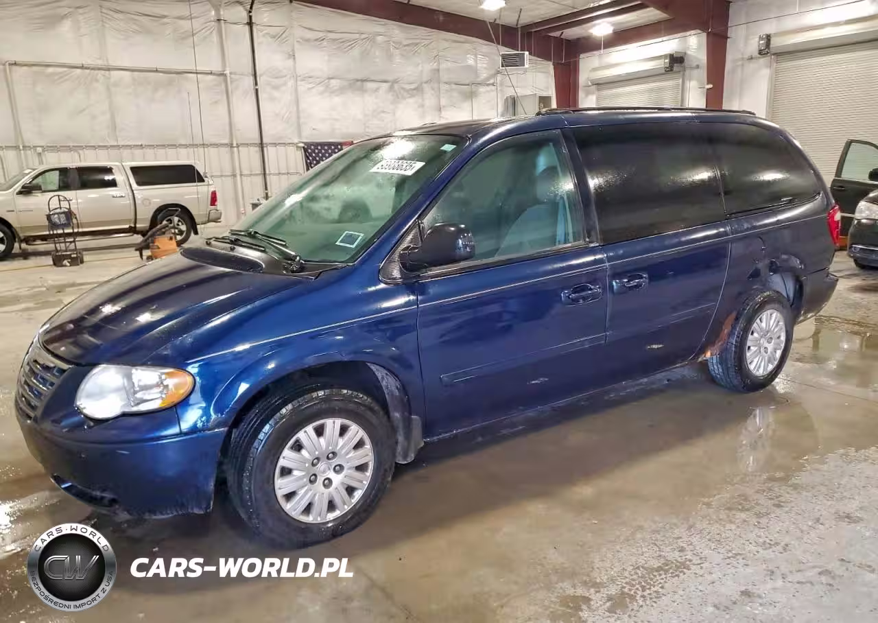 2005 Chrysler Town & Country Lx