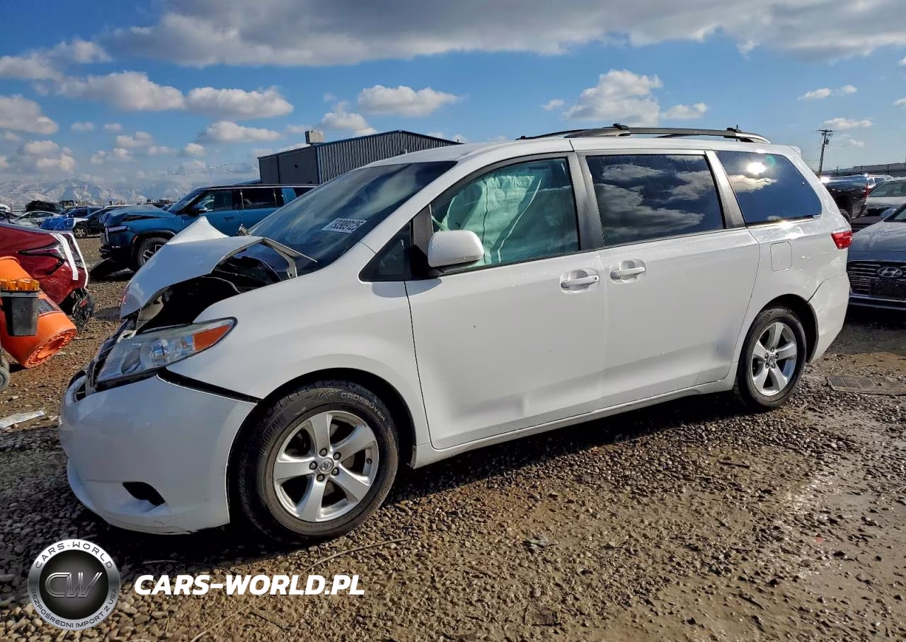 2015 Toyota Sienna Le – zdjęcie 1 z 12