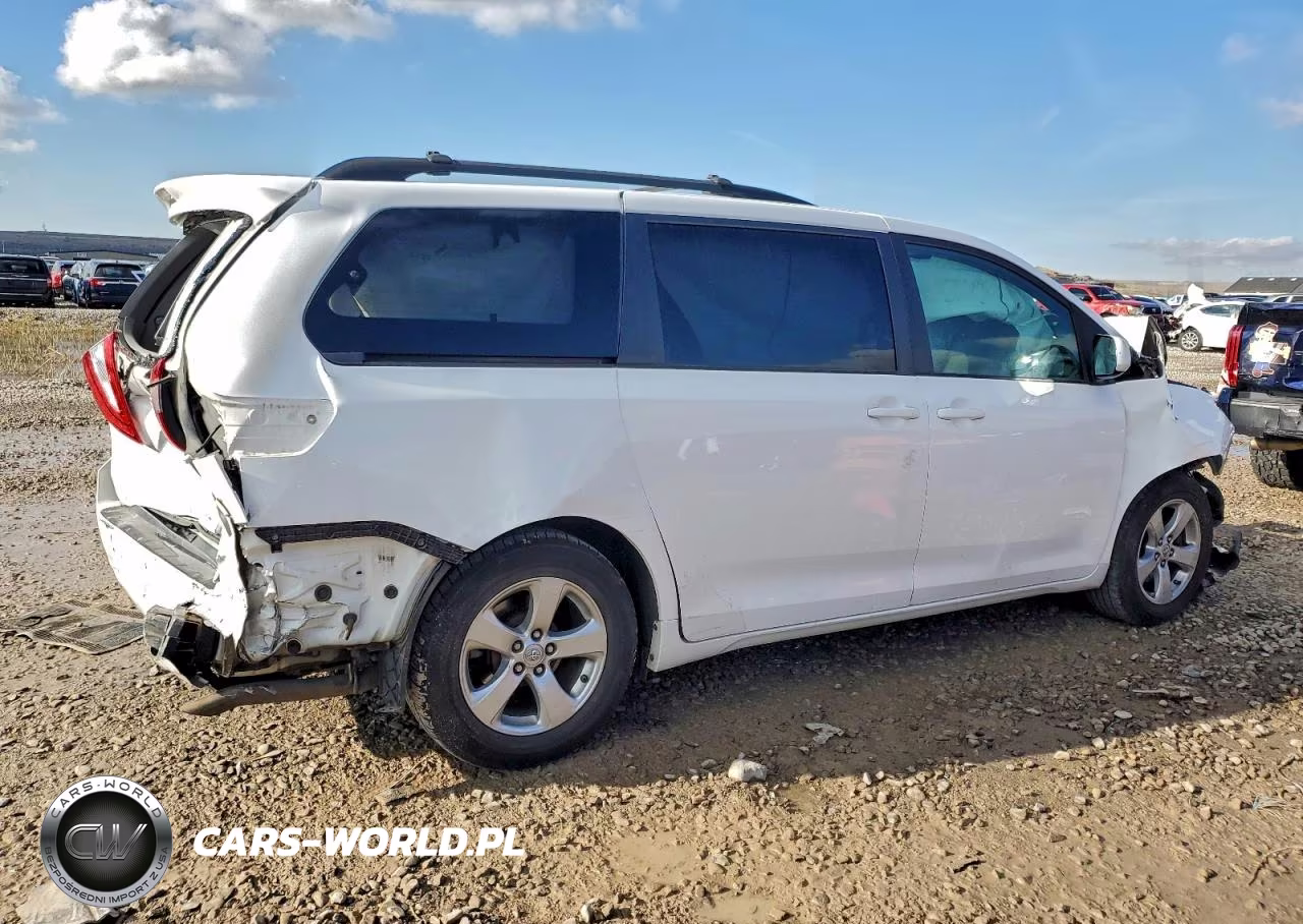 2015 Toyota Sienna Le VIN:5TDKK3DC9FS616097 - 3