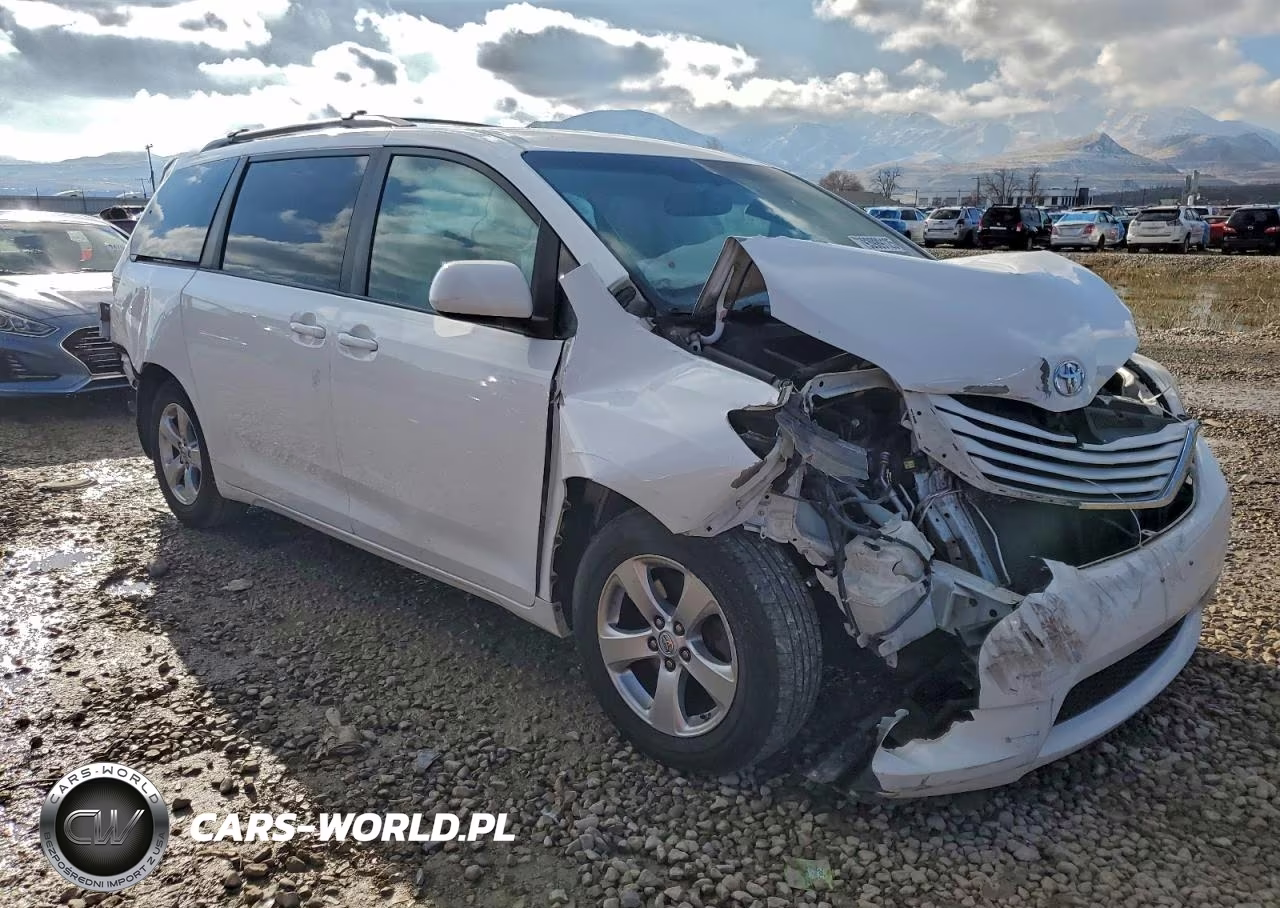 2015 Toyota Sienna Le VIN:5TDKK3DC9FS616097 - 4