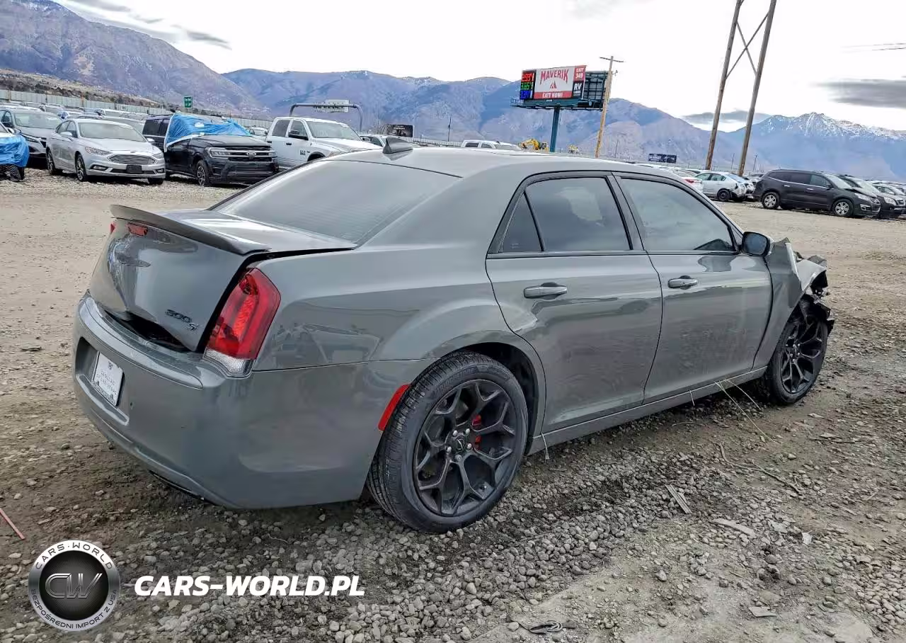 2017 Chrysler 300 S VIN:2C3CCABG8HH663803 - 3