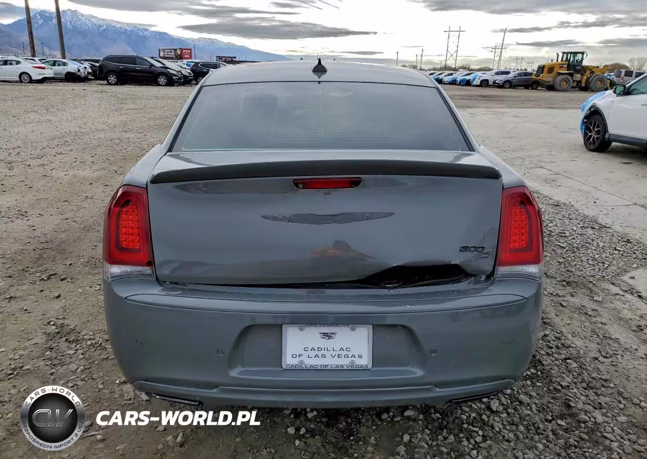 2017 Chrysler 300 S VIN:2C3CCABG8HH663803 - 6