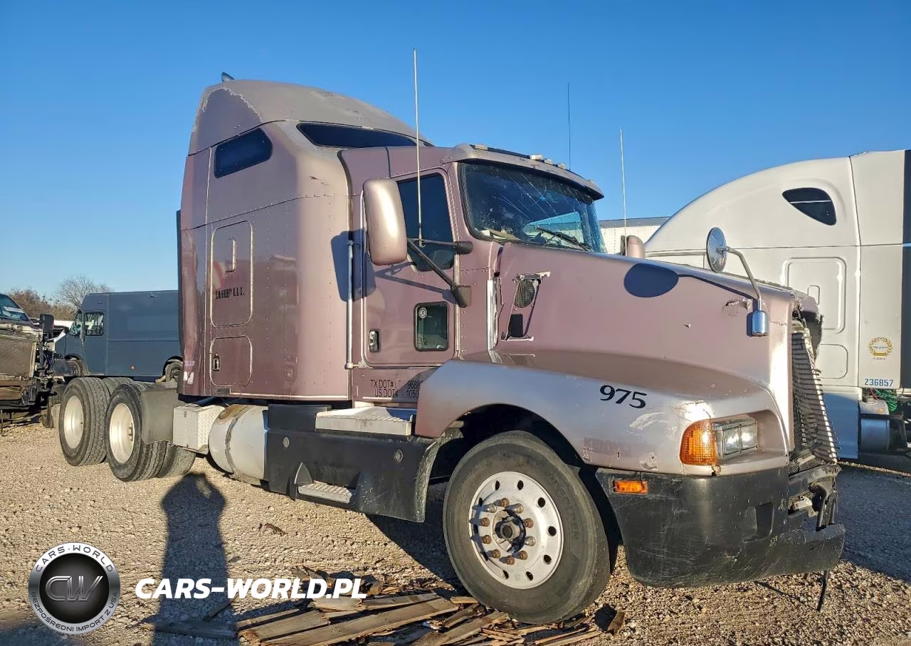 2005 Kenworth T600 Semi Truck