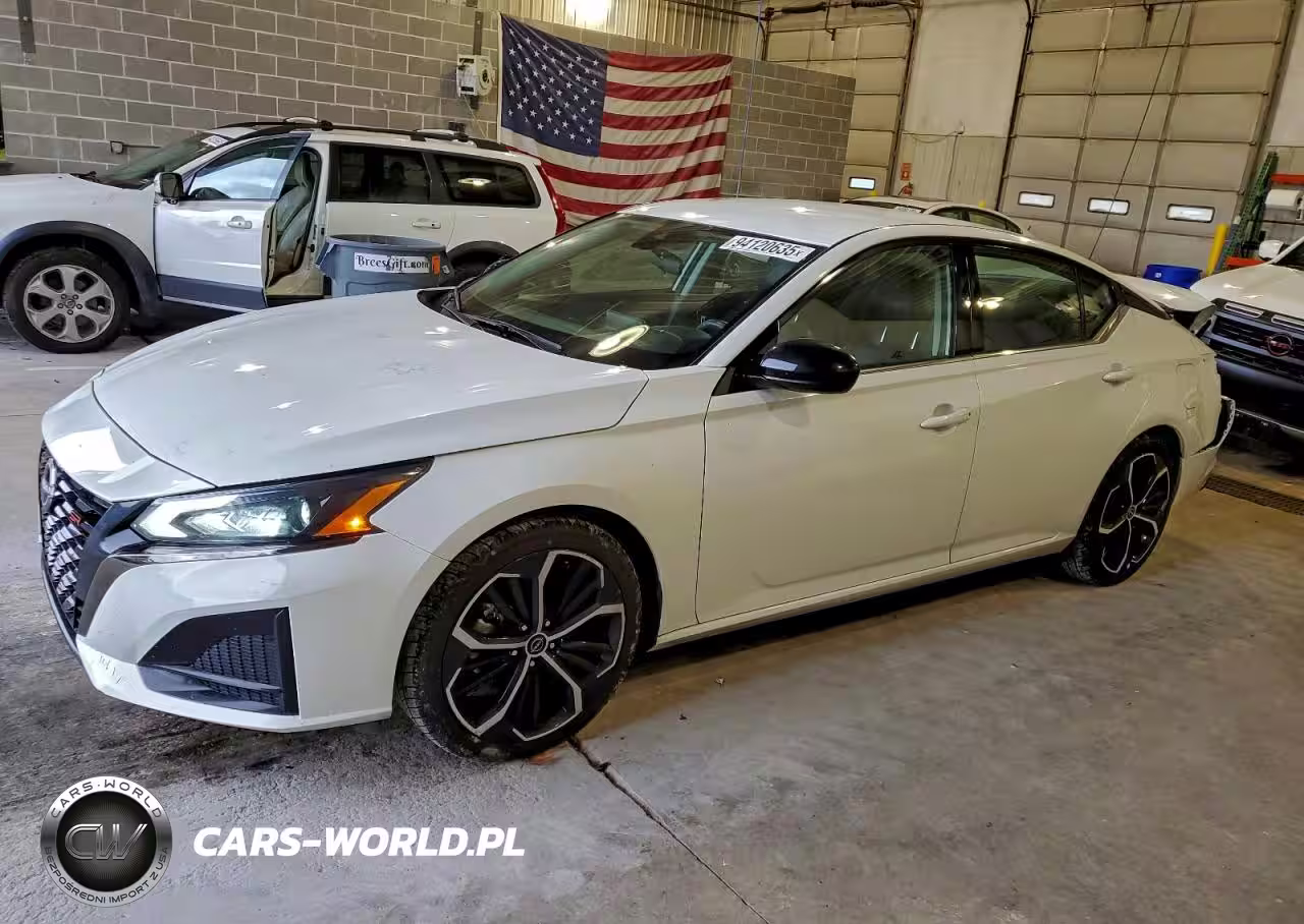 2023 Nissan Altima Sr