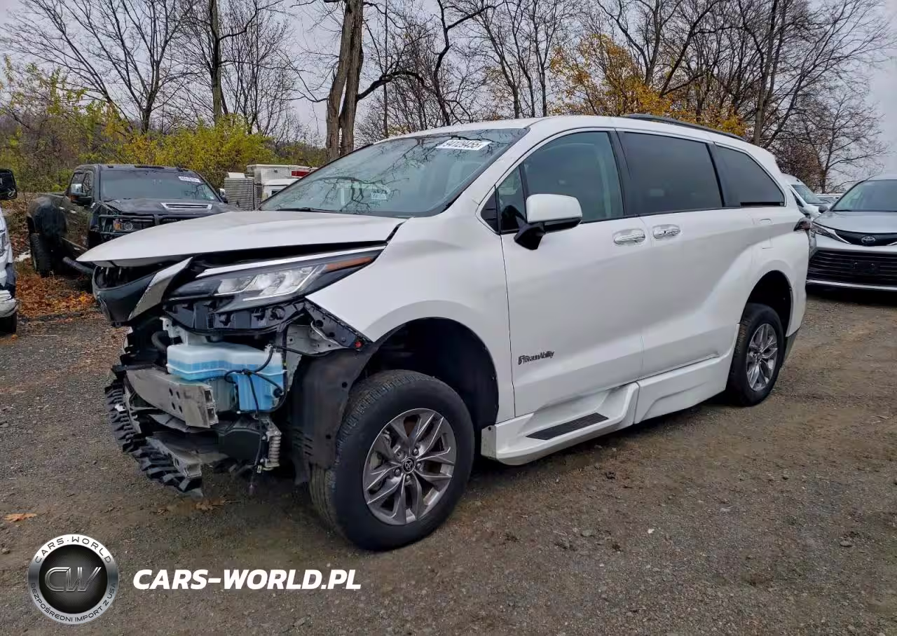 2023 Toyota Sienna Xle