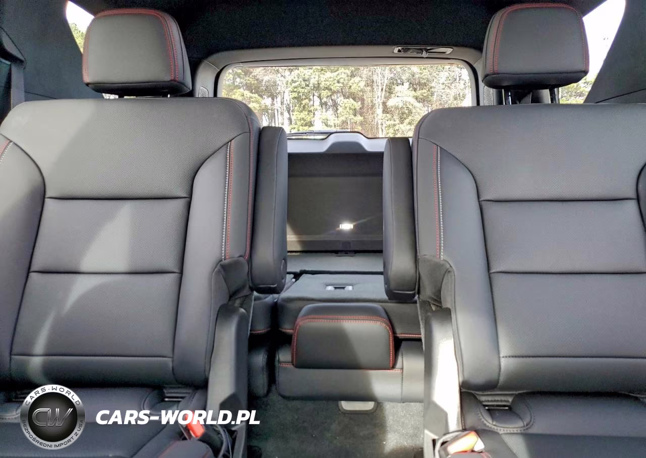 2026 Chevrolet Traverse Z71 VIN:1GNEVJKS6TJ112030 - 10