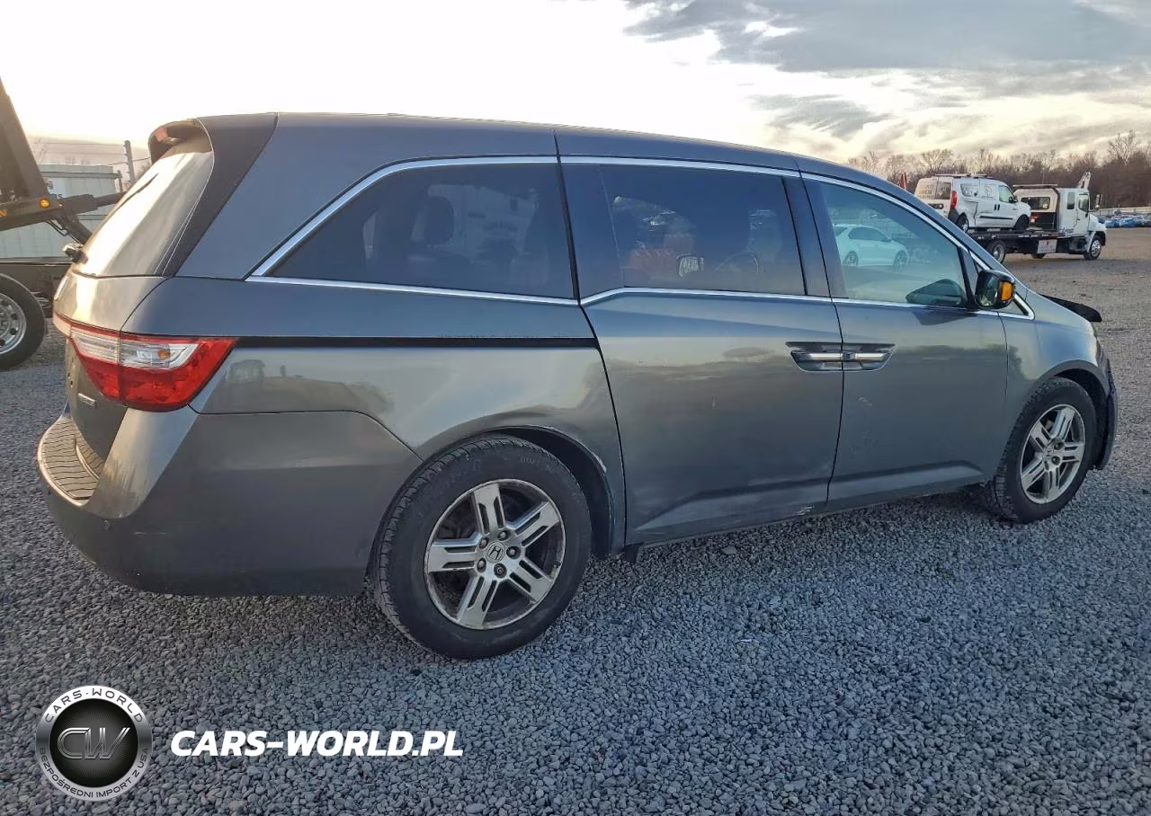 2011 Honda Odyssey Touring VIN:5FNRL5H95BB069589 - 3