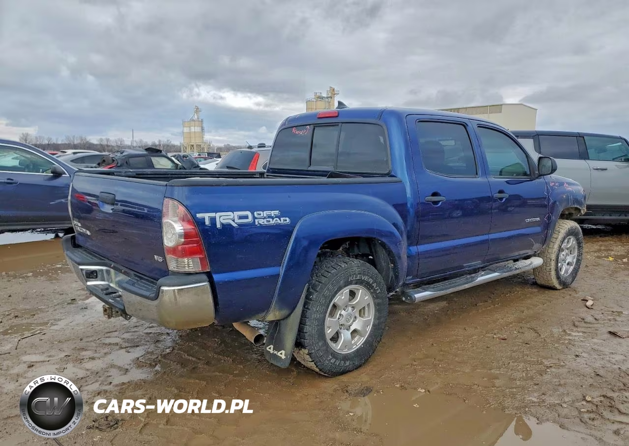 2015 Toyota Tacoma VIN:3TMLU4EN2FM188457 - 3