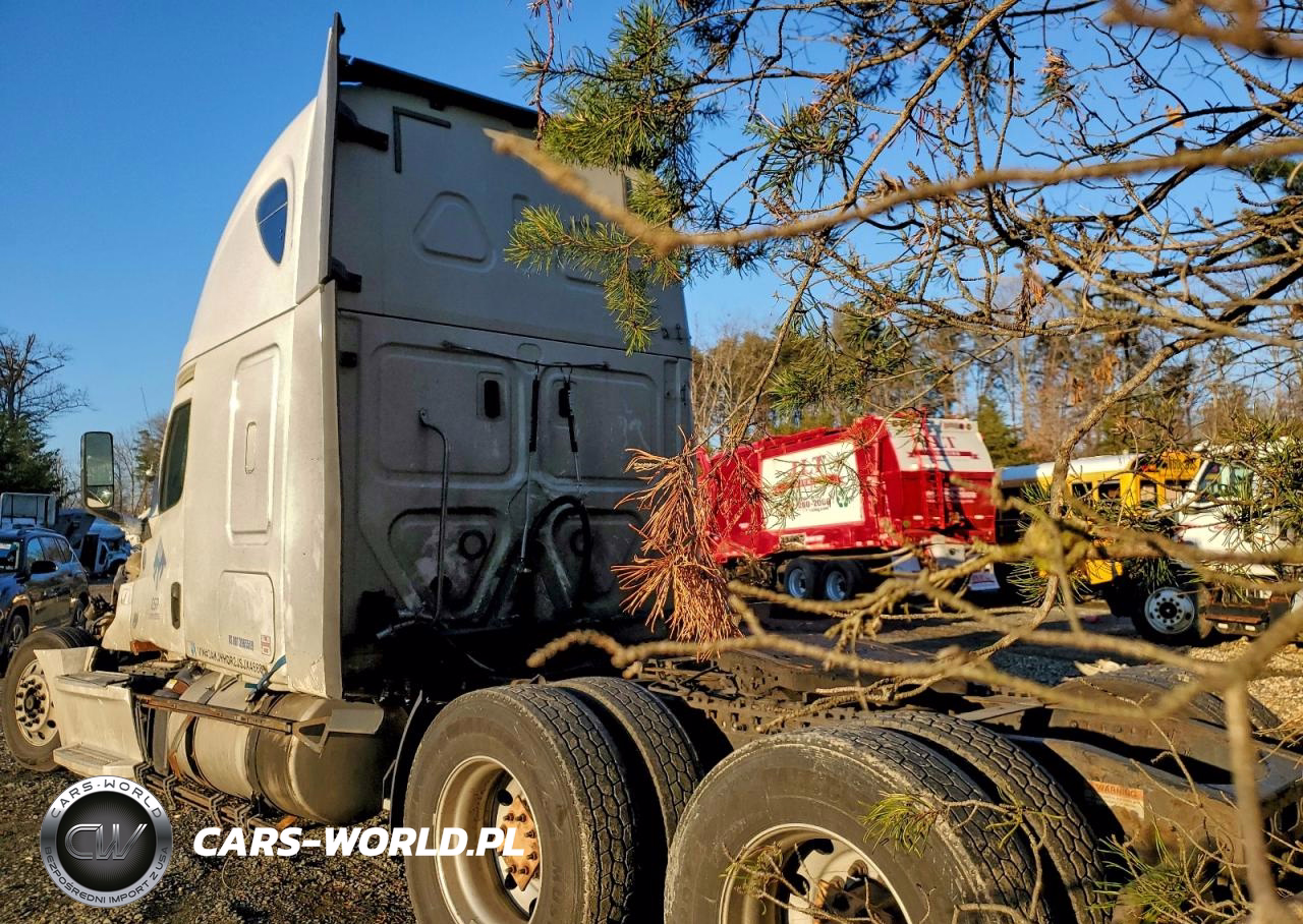 2018 Freightliner Cascadia 126 Semi Truck VIN:3AKJHHDR2JSJX4668 - 3