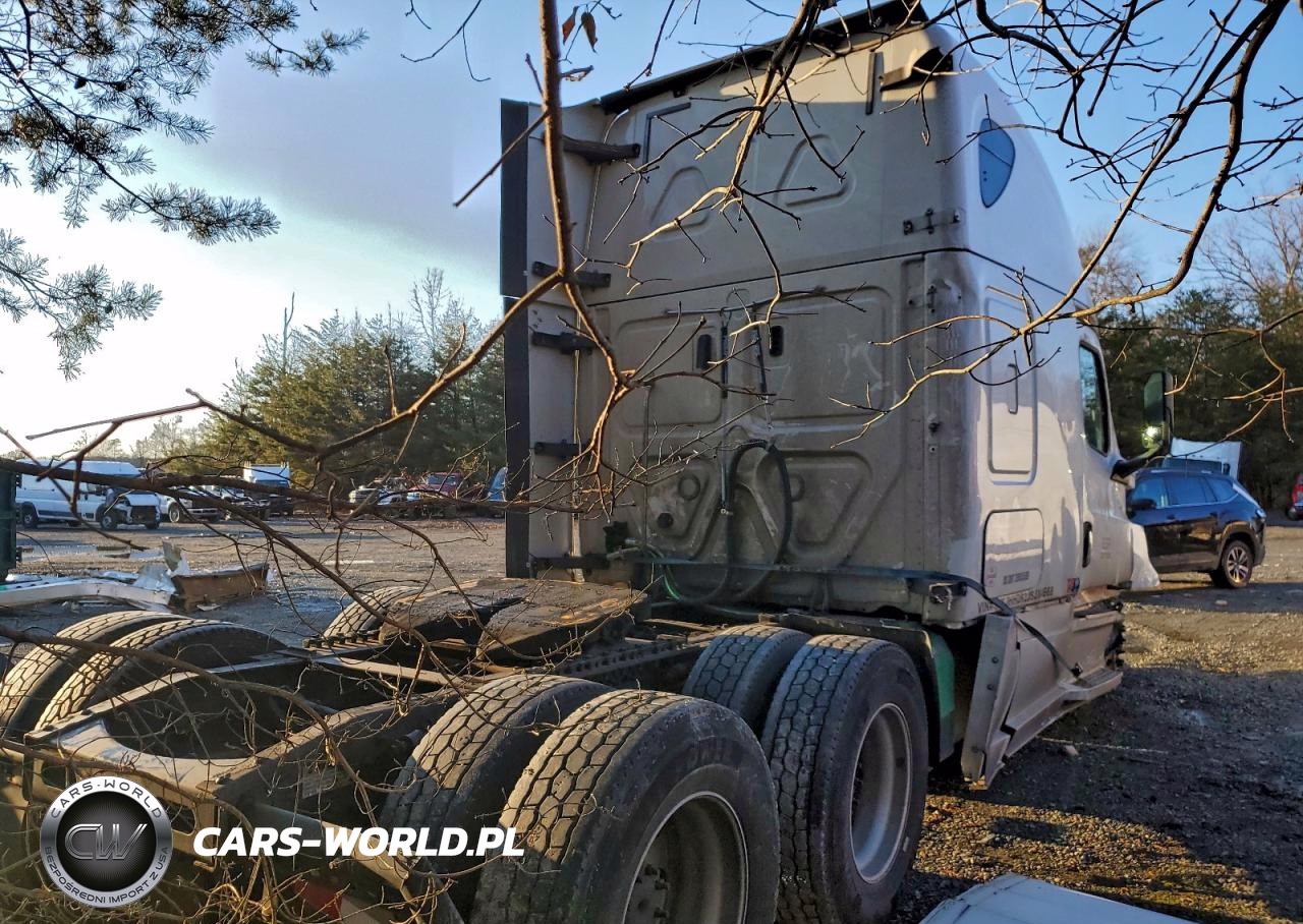 2018 Freightliner Cascadia 126 Semi Truck VIN:3AKJHHDR2JSJX4668 - 4