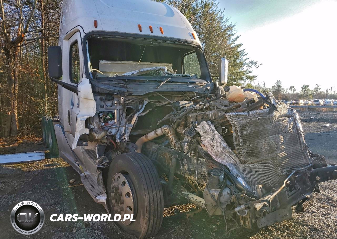 2018 Freightliner Cascadia 126 Semi Truck VIN:3AKJHHDR2JSJX4668 - 9