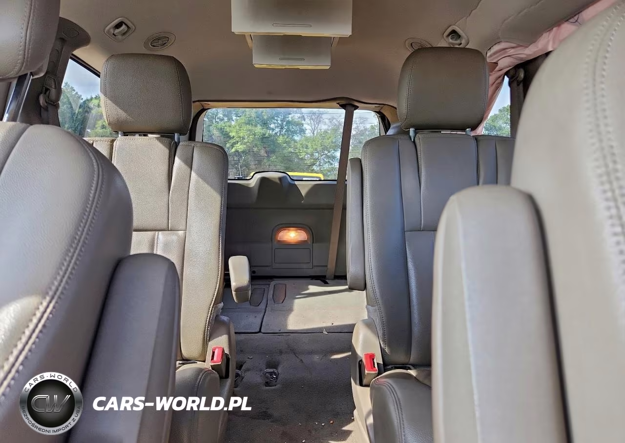 2016 Chrysler Town & Country Touring VIN:2C4RC1BG2GR300086 - 10