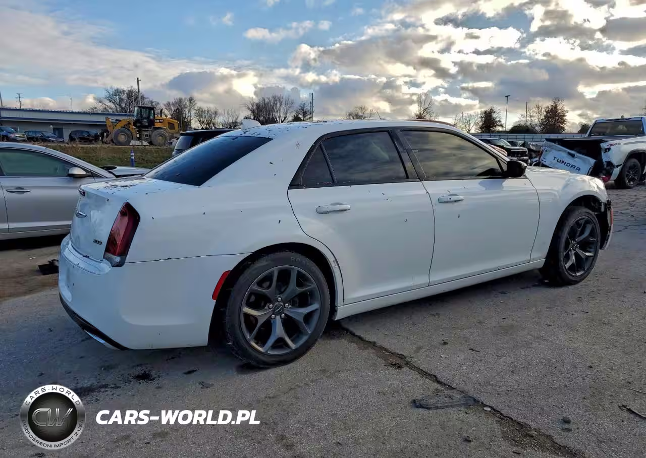 2020 Chrysler 300 Touring VIN:2C3CCAAG4LH193912 - 3