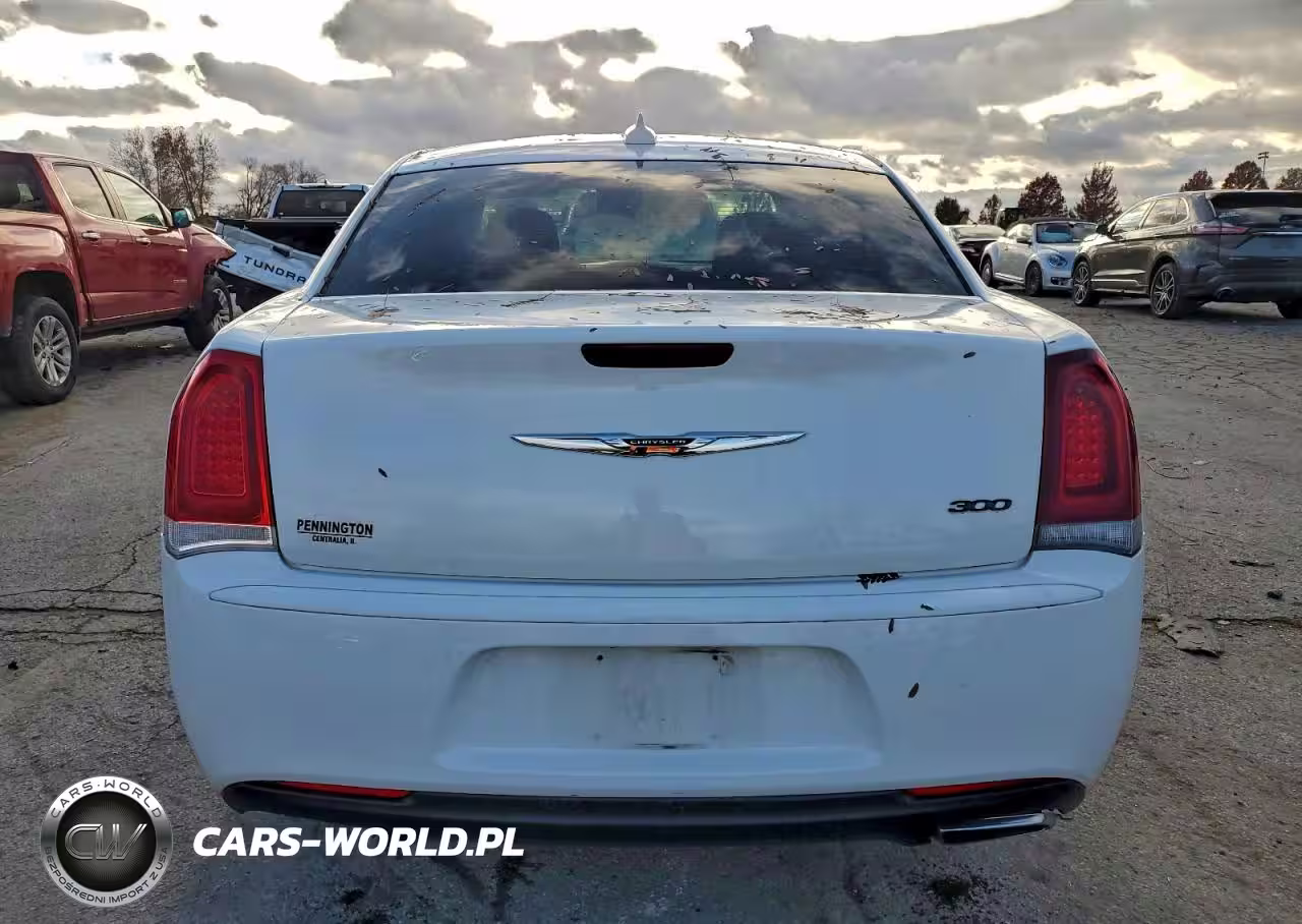 2020 Chrysler 300 Touring VIN:2C3CCAAG4LH193912 - 6