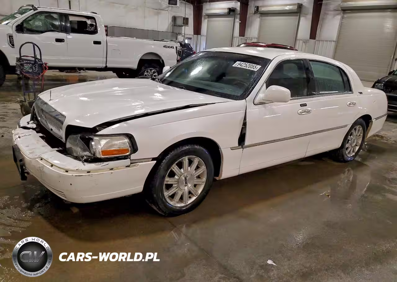 2011 Lincoln Town Car Signature Limited